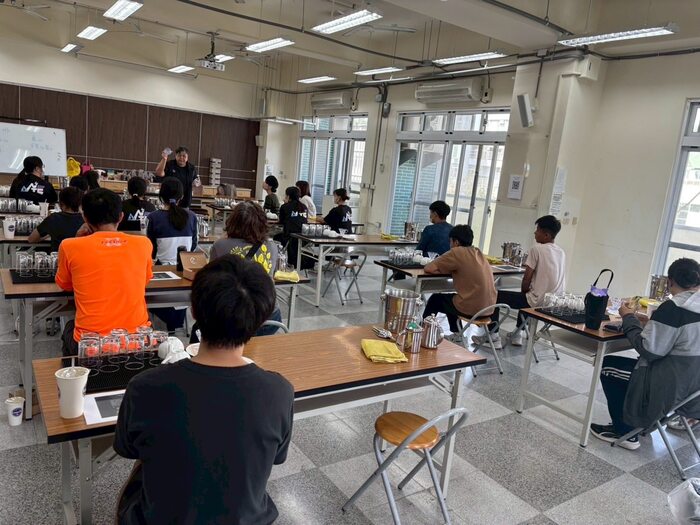 114/11/20 「品嚐咖啡的極致美好」學生輔導增能研習。圖片