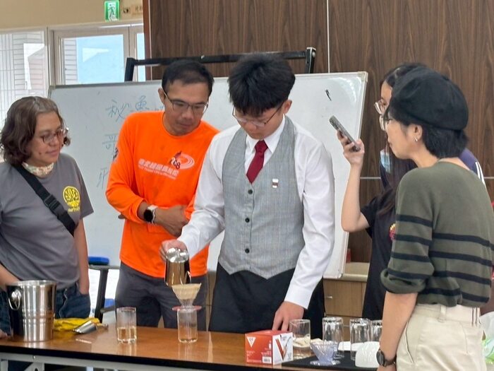 114/11/20 「品嚐咖啡的極致美好」學生輔導增能研習。圖片