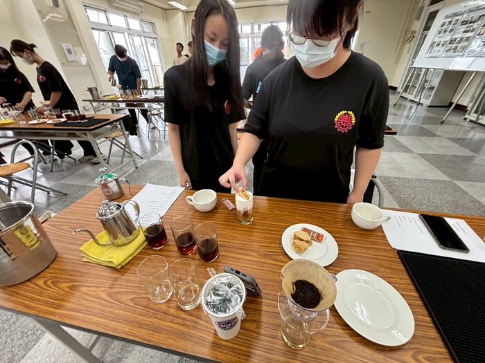 114/11/20 「品嚐咖啡的極致美好」學生輔導增能研習。圖片