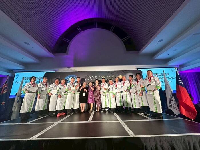 恭喜本校餐旅管理科 洪維澤 老師榮獲國際肯定, 受邀擔任 2025大洋洲國際烹飪藝術挑戰賽 國宴主廚🎖️圖片