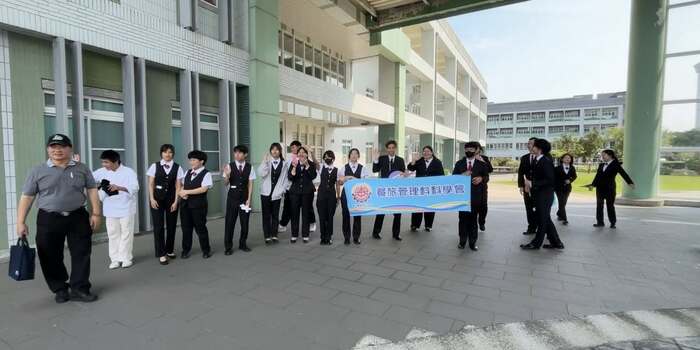 115/04/23 打造國中生的餐旅職涯探索場域~新生國中參訪圖片