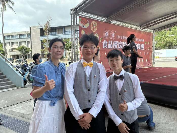 臺東專科餐旅管理科連續受邀展演，以花式「卡美羅咖啡」揭開頒獎典禮序幕圖片
